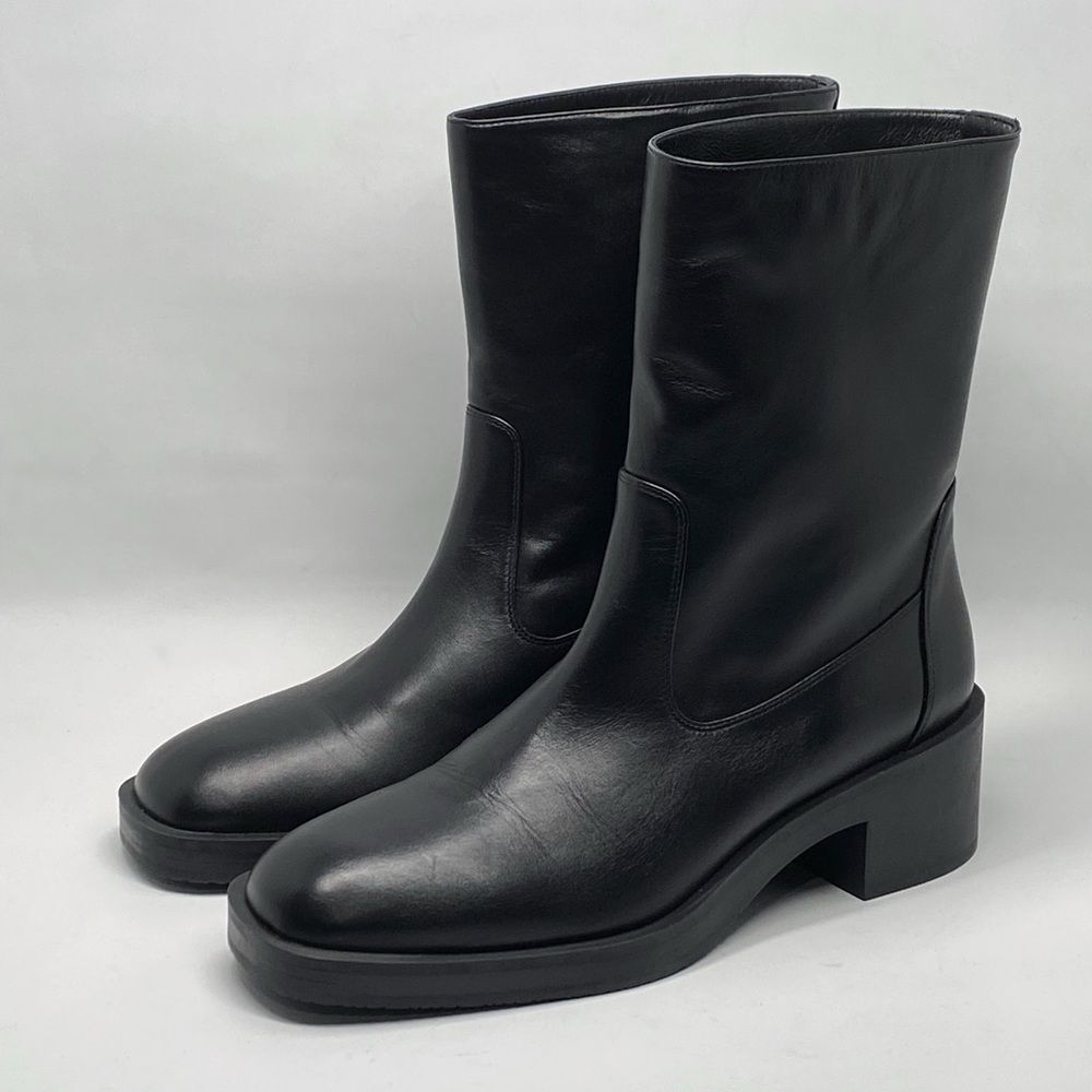 Stuart Weitzman Calfskin Ankle Boots size 9